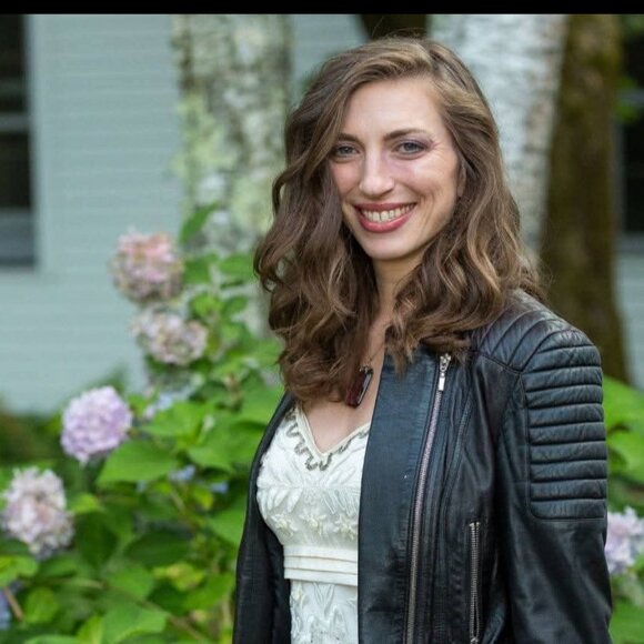 Meet your Posher, Sylvia - Picture 1 of 2